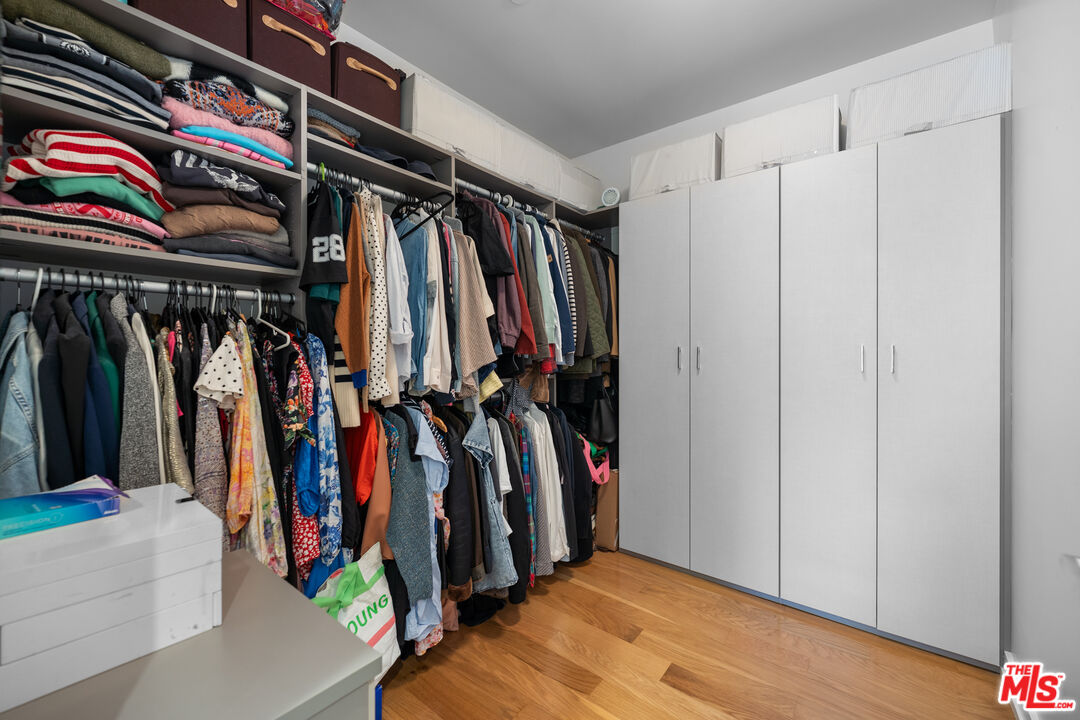 801 S Grand Ave Unit: 1604