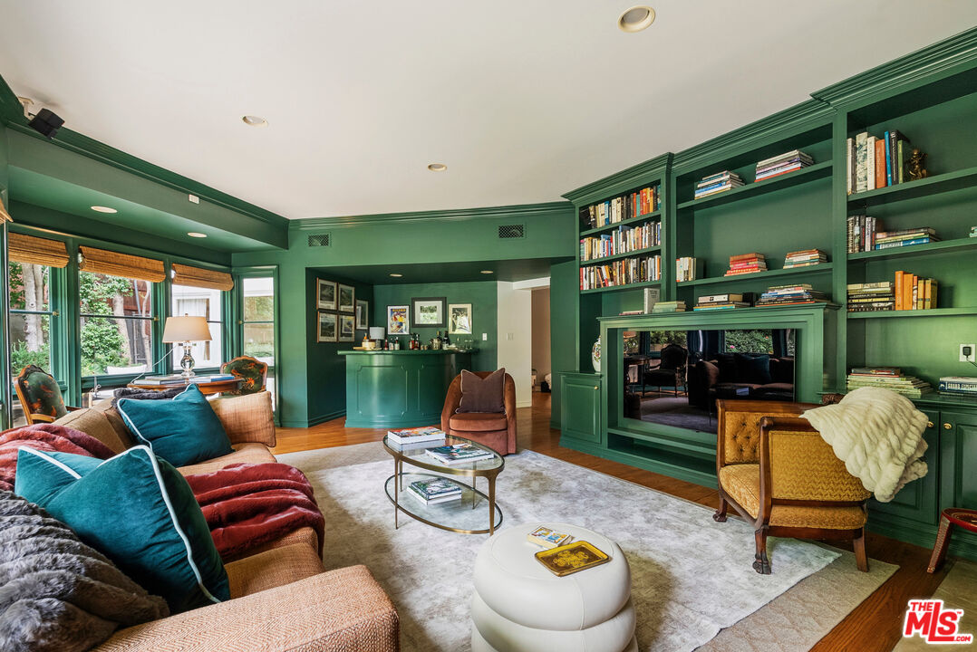 291 Loring Ave