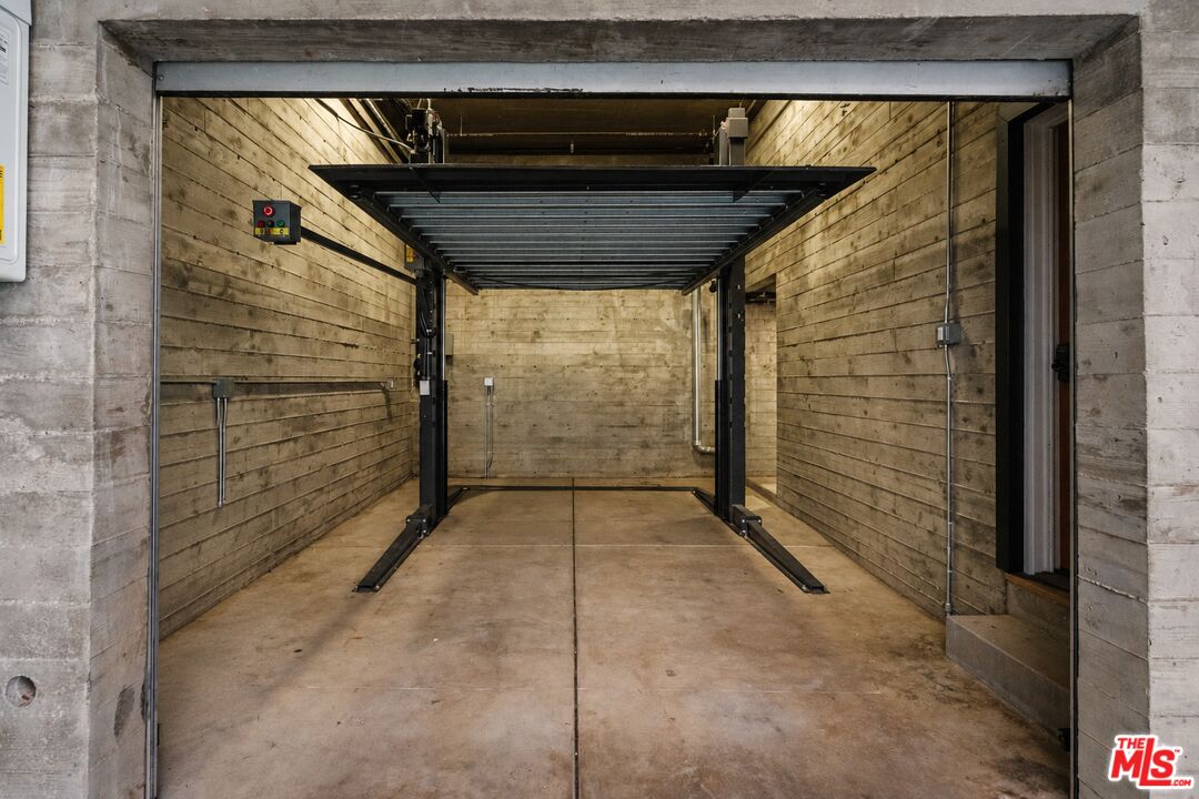 1035 N Vista St