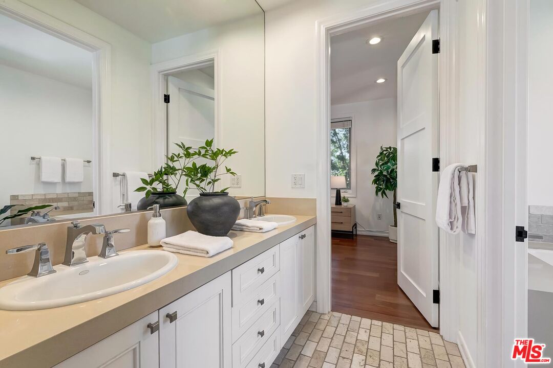 2890 Forrester Dr