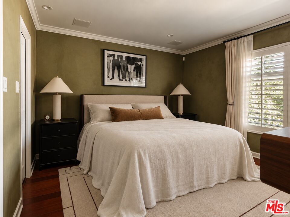 1219 Sunset Plaza Dr Unit: 3