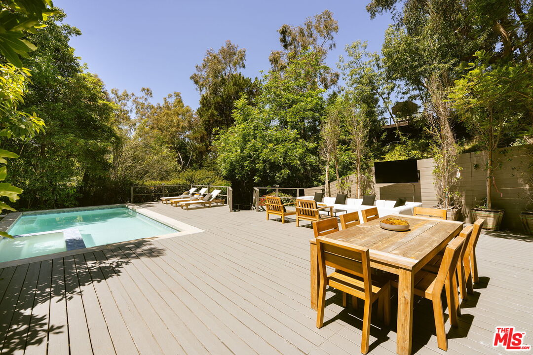 2753 La Cuesta Dr