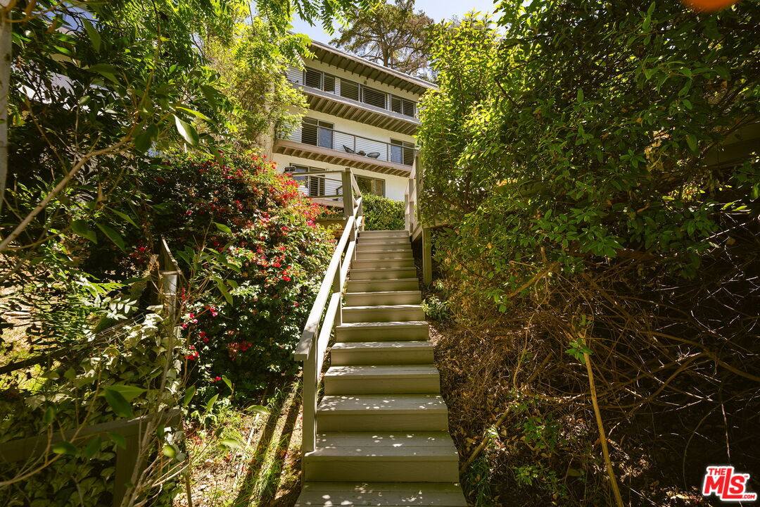 2753 La Cuesta Dr