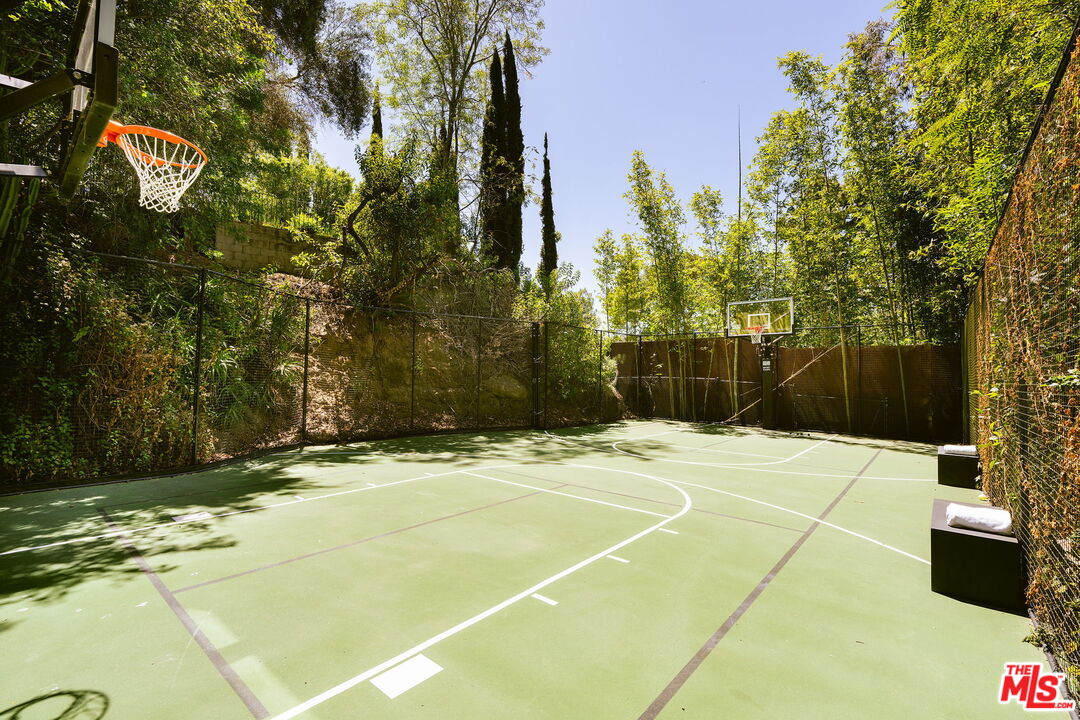 2753 La Cuesta Dr