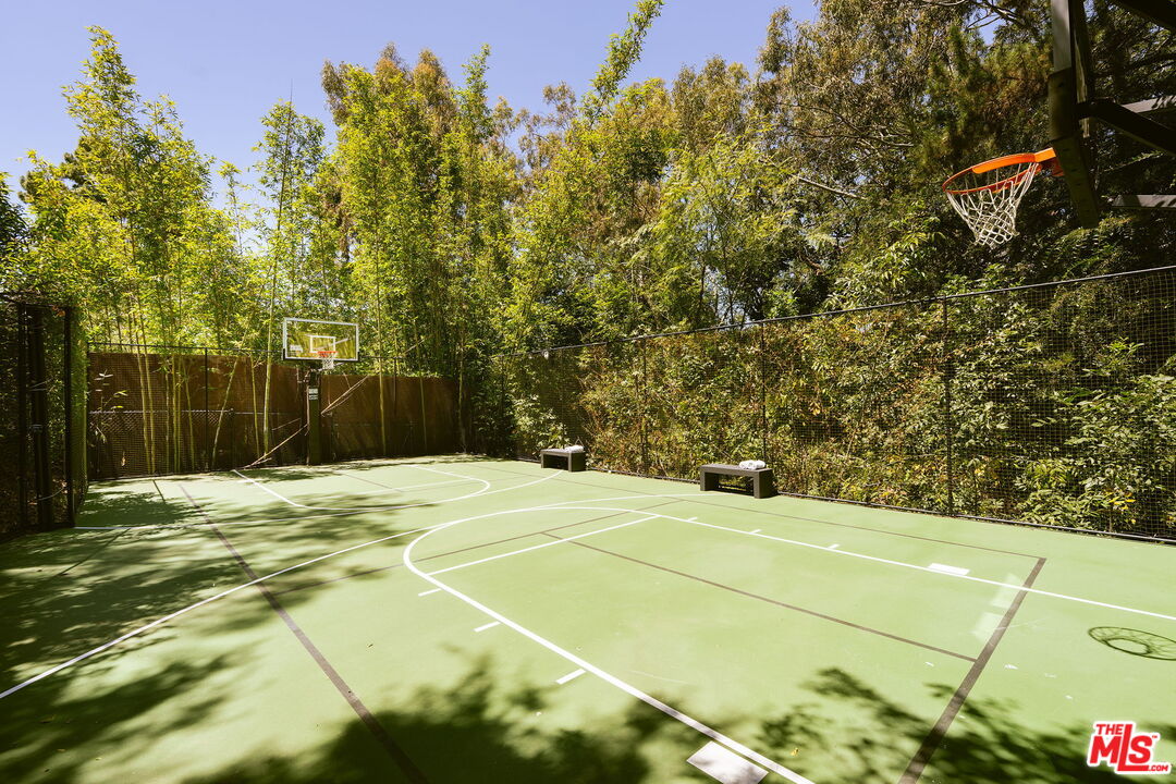 2753 La Cuesta Dr