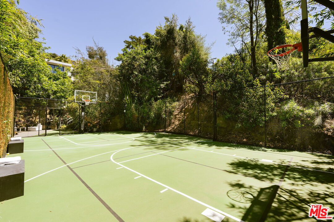 2753 La Cuesta Dr