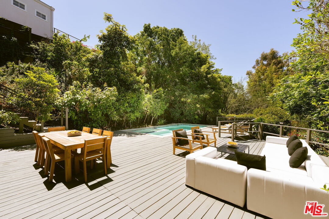 2753 La Cuesta Dr