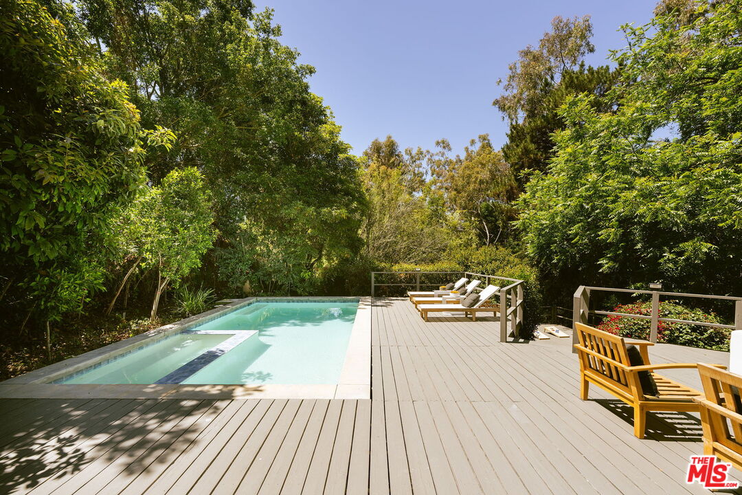 2753 La Cuesta Dr