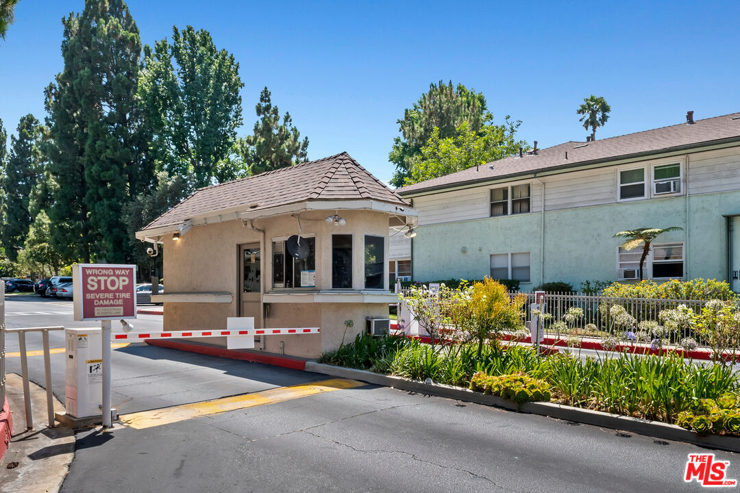 3635 Kalsman Dr Unit: 2
