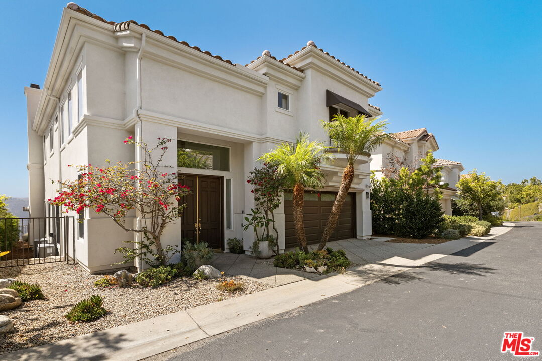 1476 Paseo De Oro