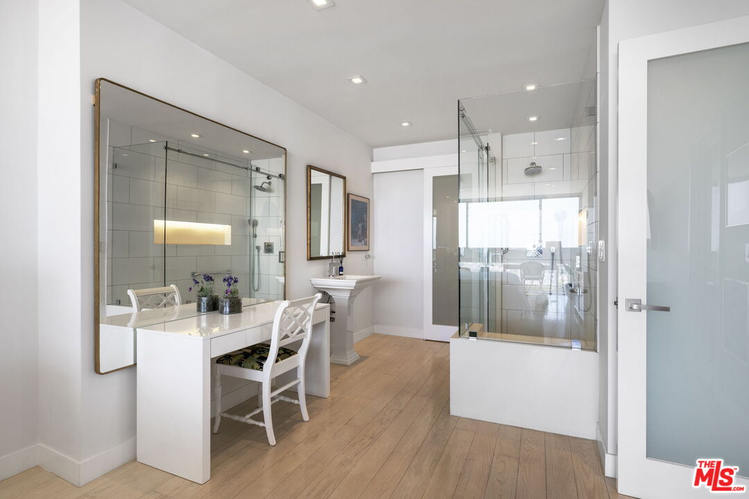 2222 Avenue Of The Stars Unit: 1505
