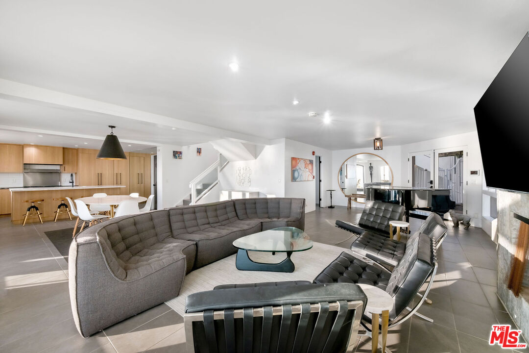 1337 Gaviota Dr