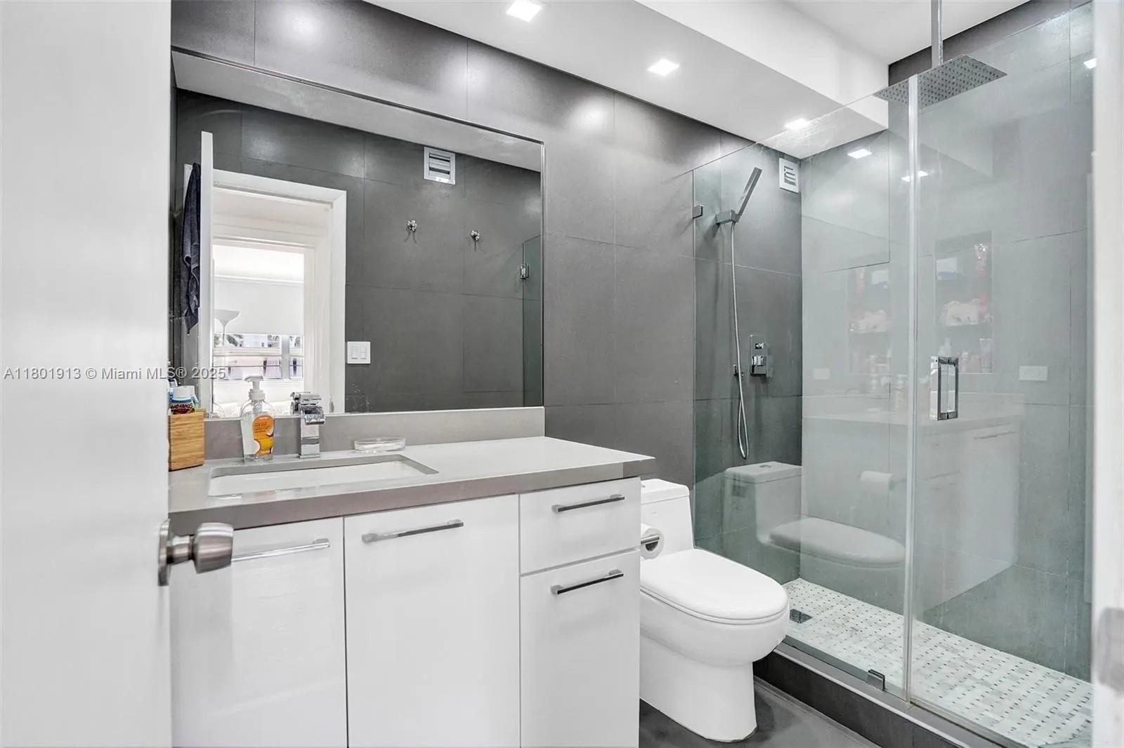 9180 W Bay Harbor Dr # 2C