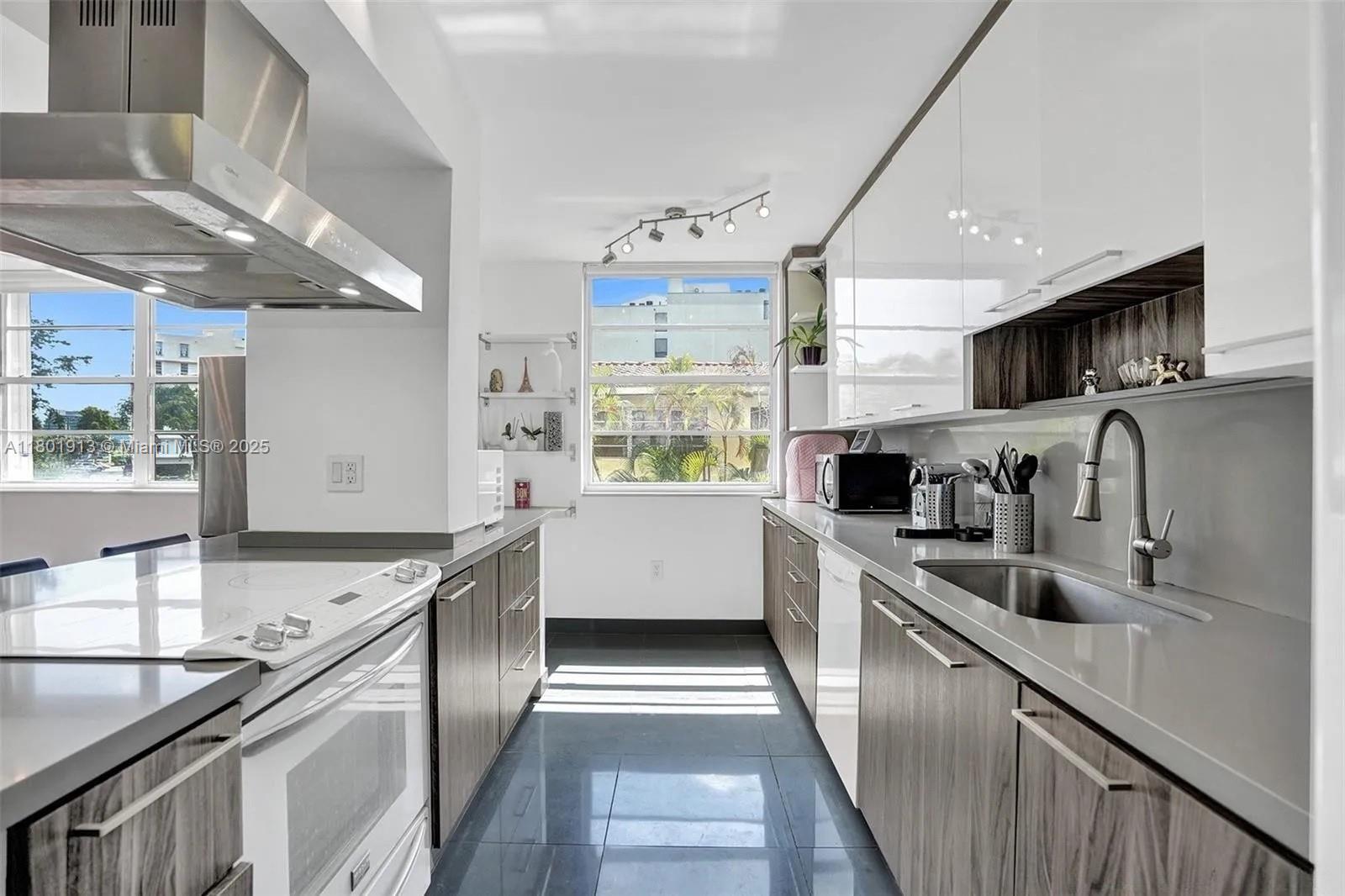 9180 W Bay Harbor Dr # 2C