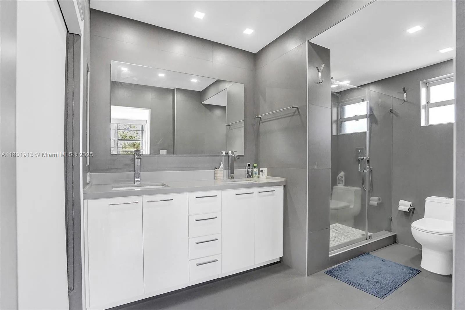 9180 W Bay Harbor Dr # 2C