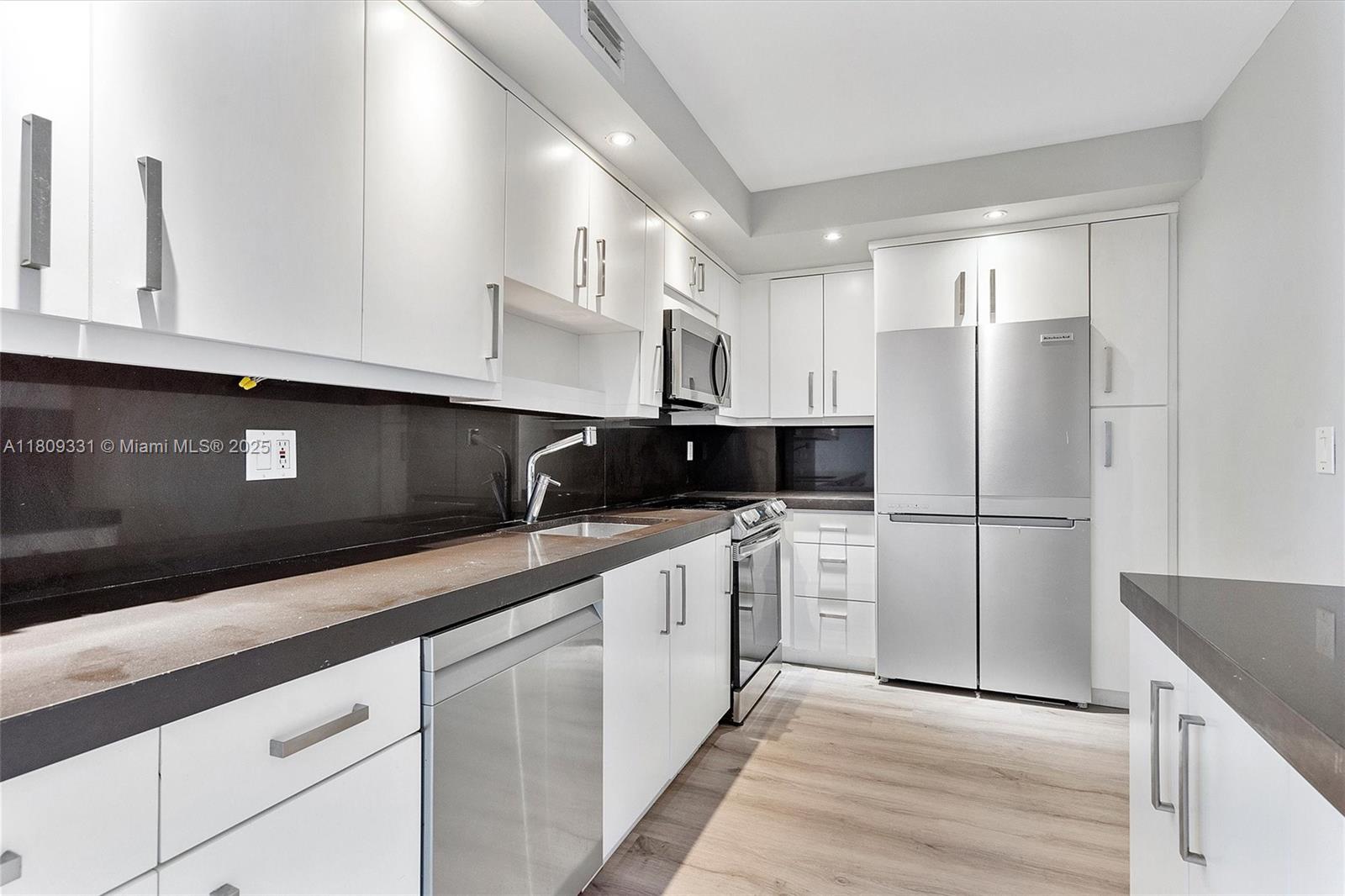 10350 W Bay Harbor Dr # 9D