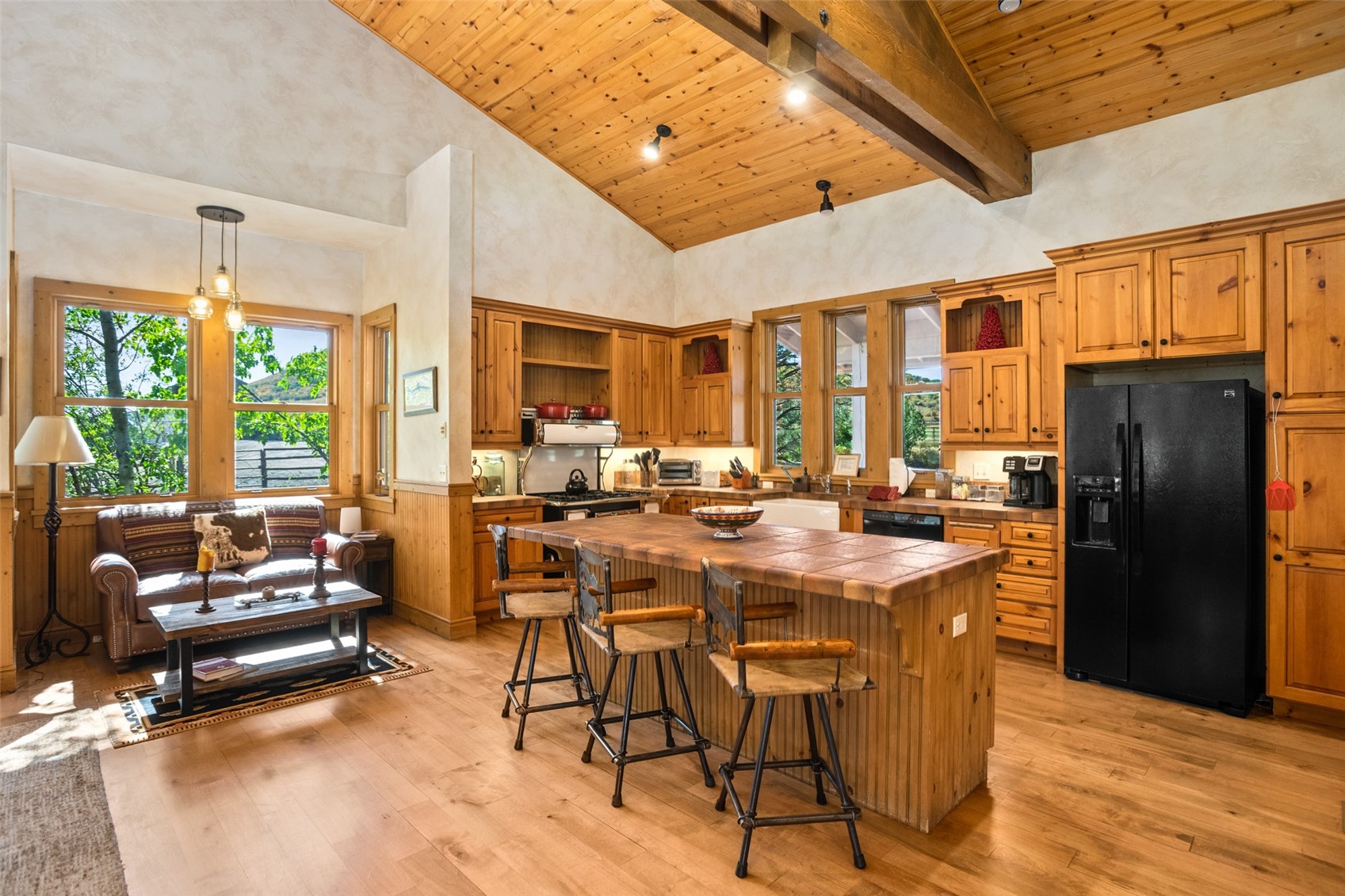 25210 Rainbow Ridge