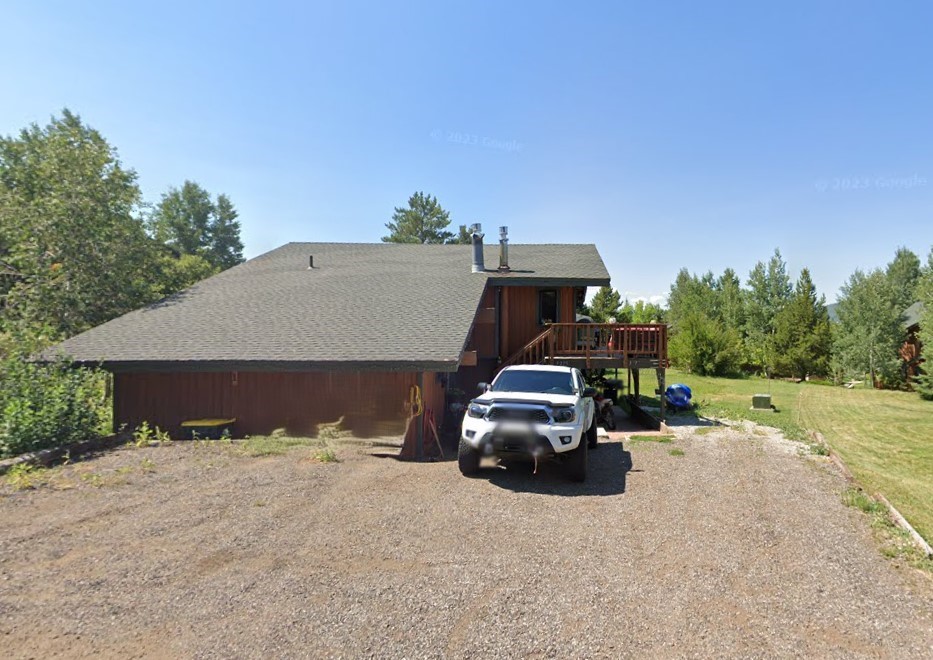 3275/3277 Village DRIVE