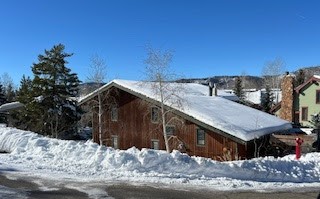 3275/3277 Village DRIVE