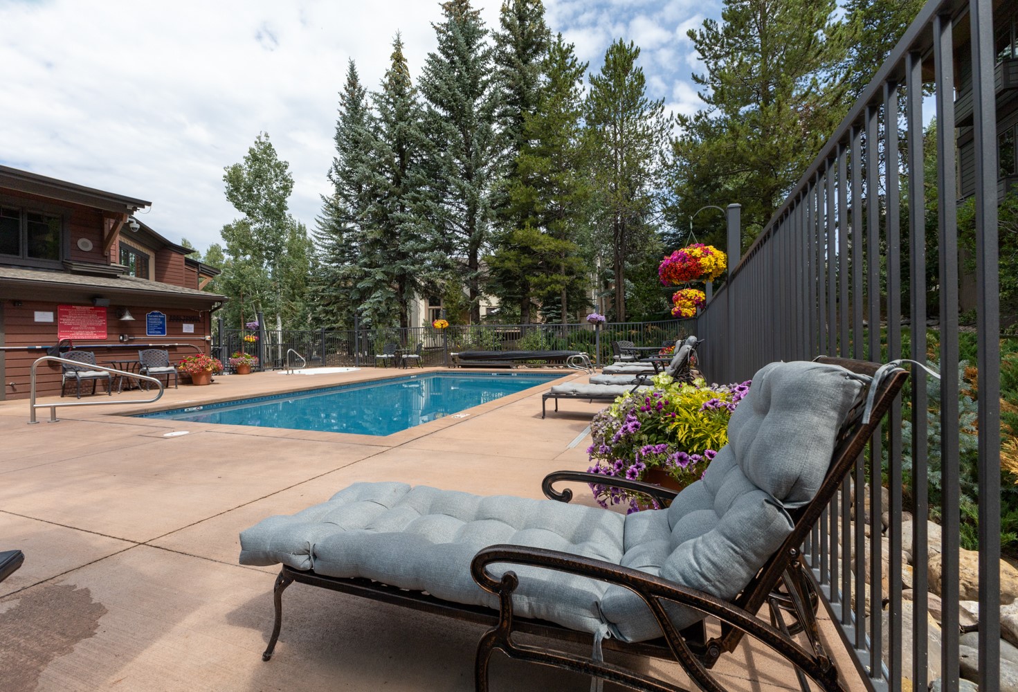 2305 Apres Ski WAY 222