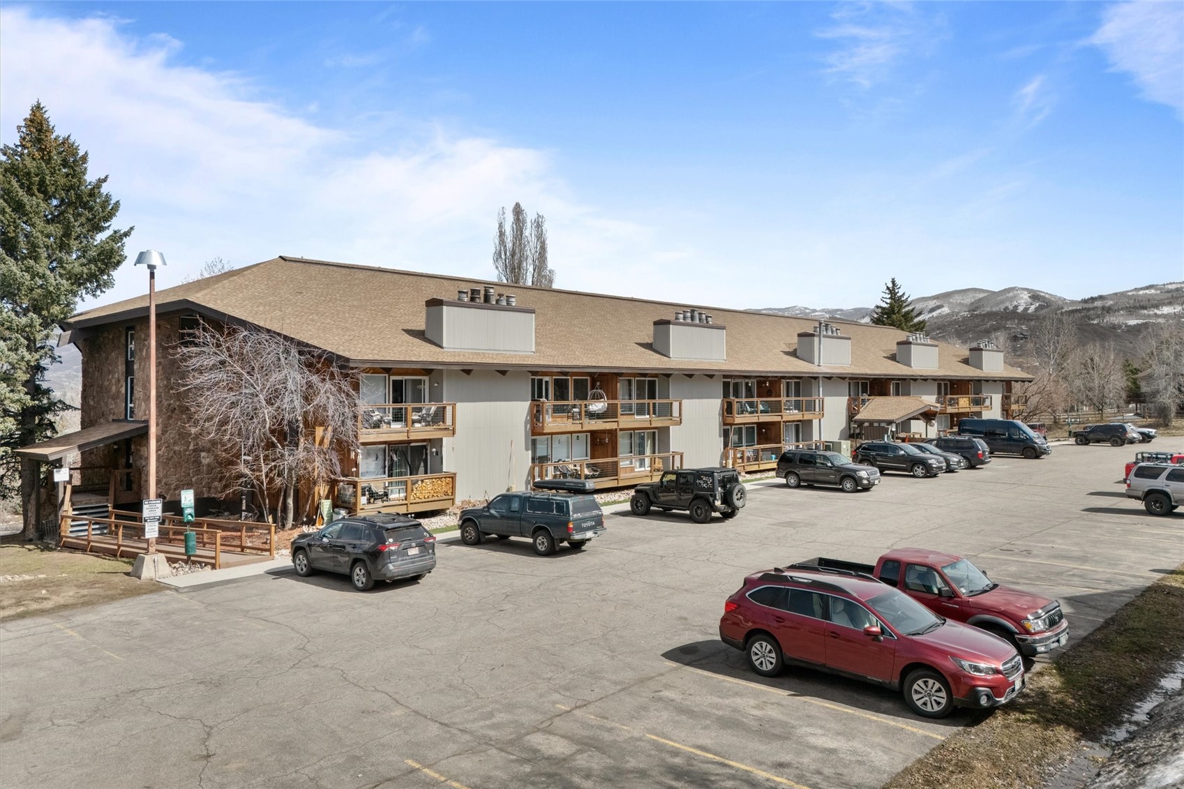 465 Tamarack DRIVE B201