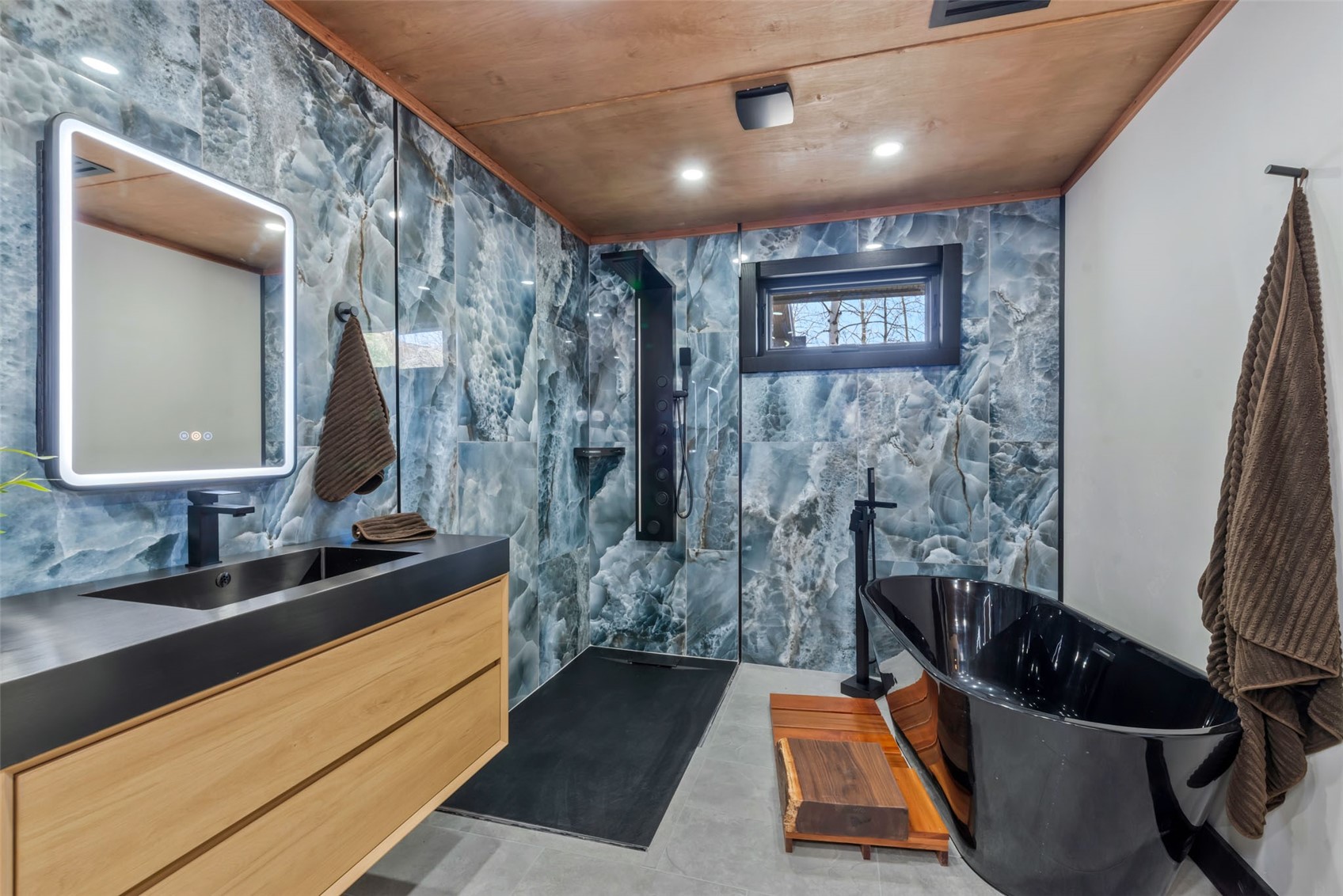1225 Buckskin DRIVE