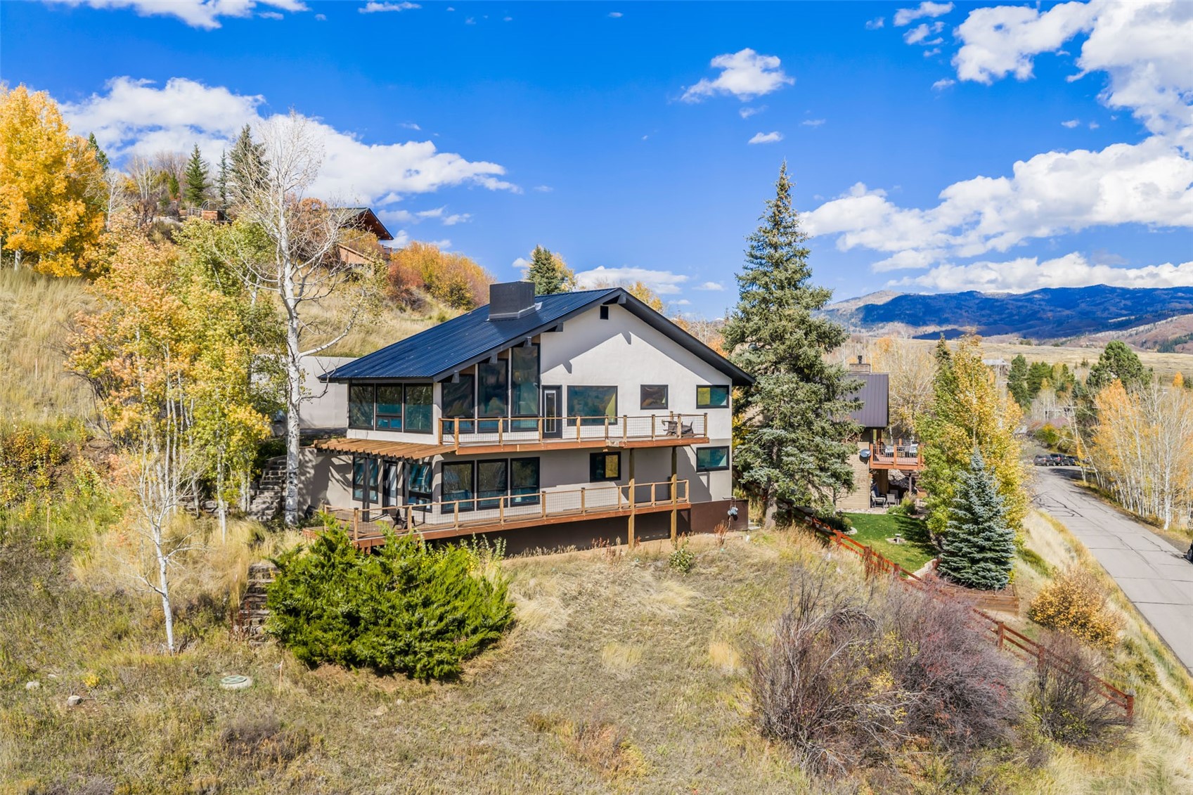 1225 Buckskin DRIVE
