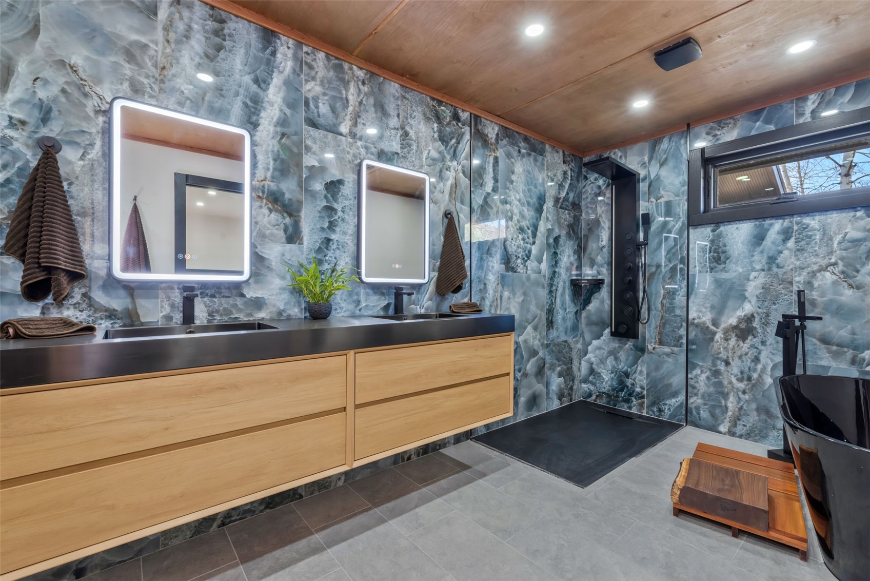 1225 Buckskin DRIVE