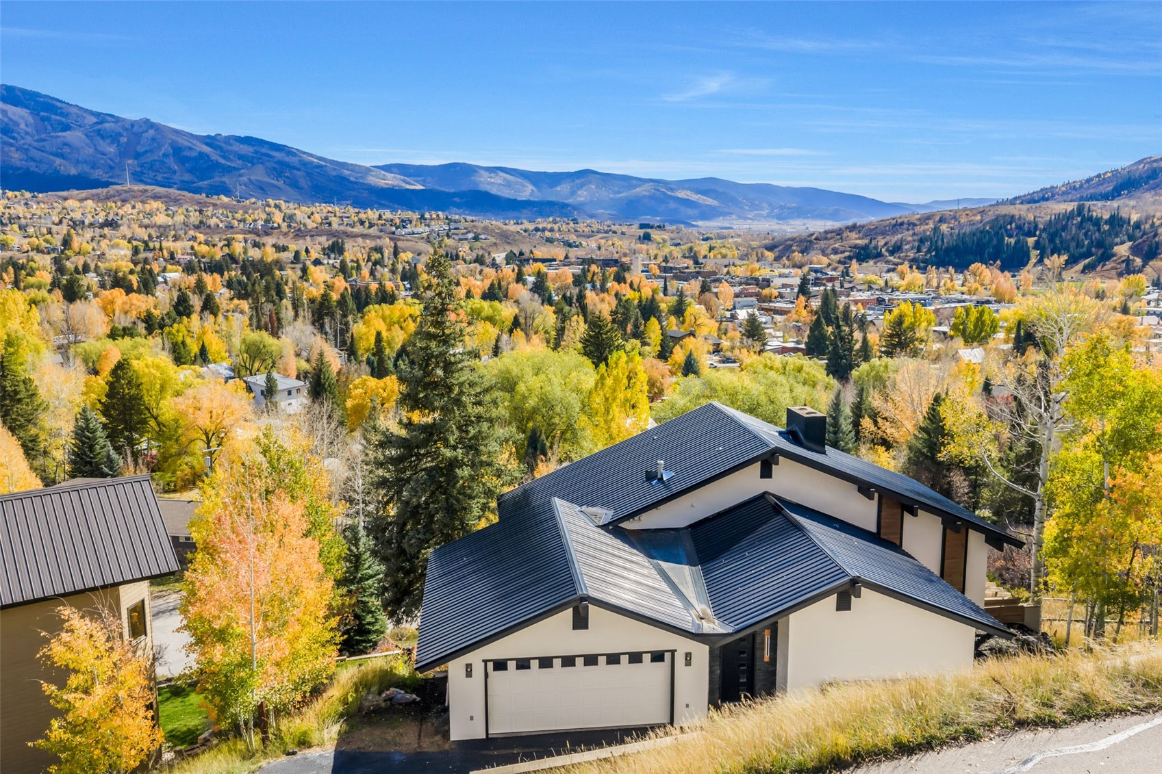 1225 Buckskin DRIVE