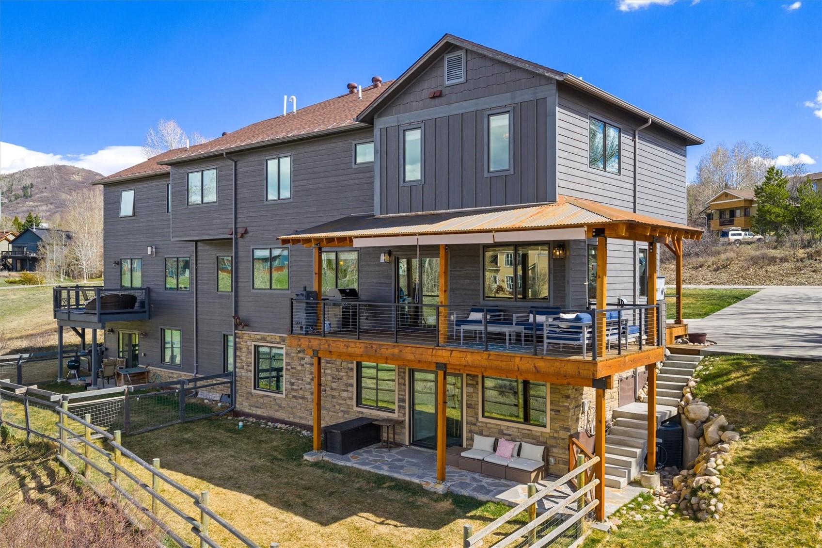 418 Willow COURT