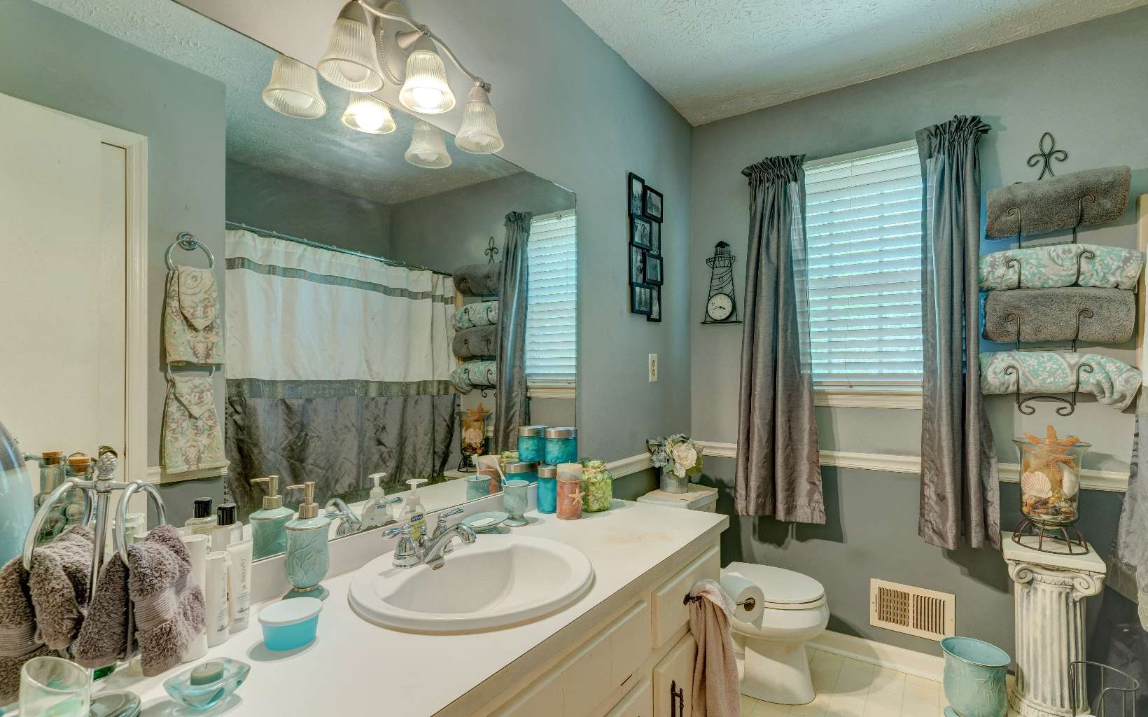 1932 Poinsettia Drive