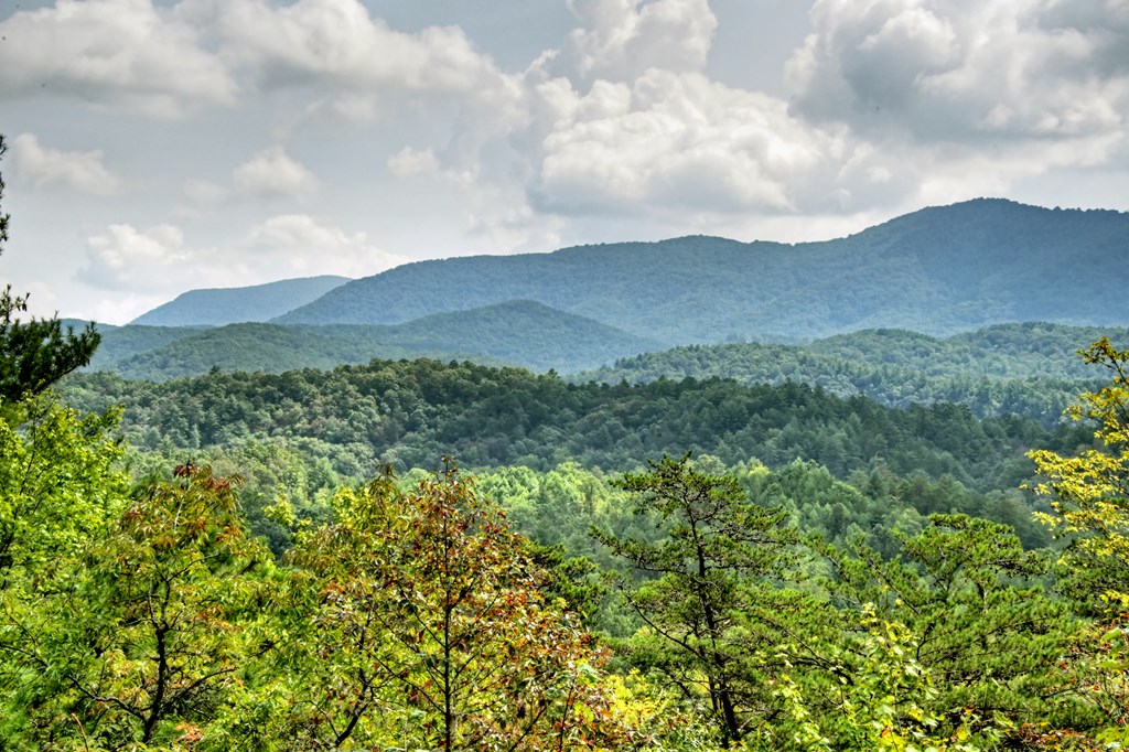 327 Kateri Ridge