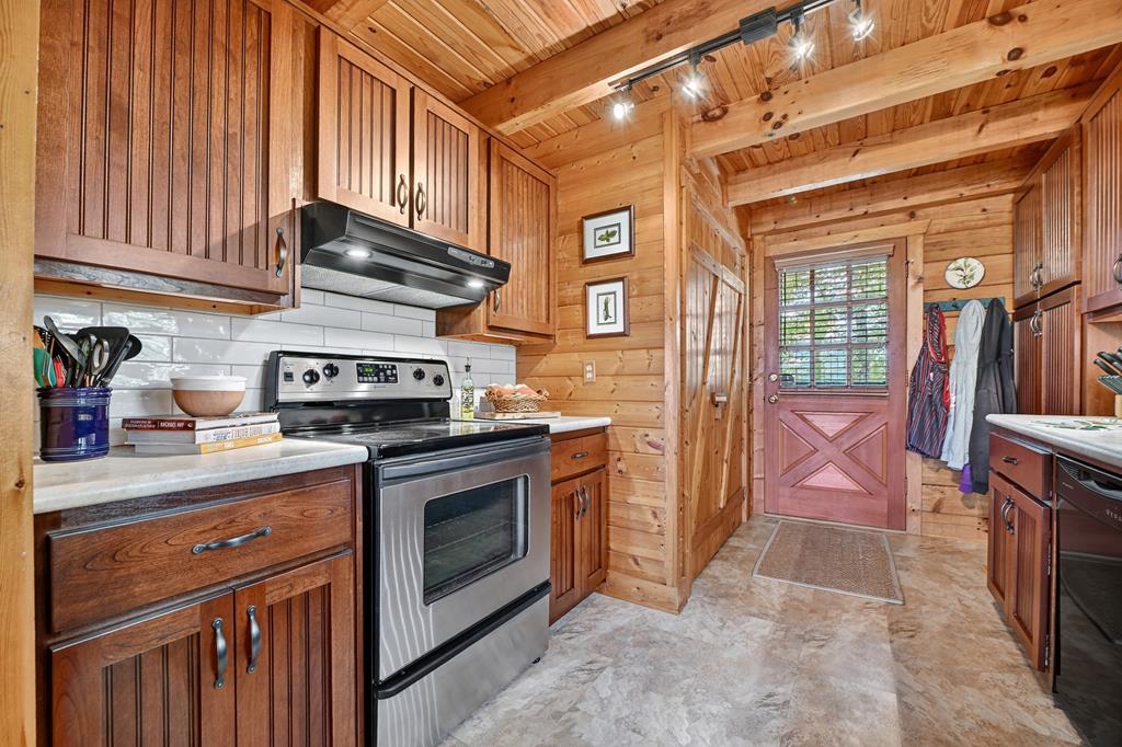 327 Kateri Ridge
