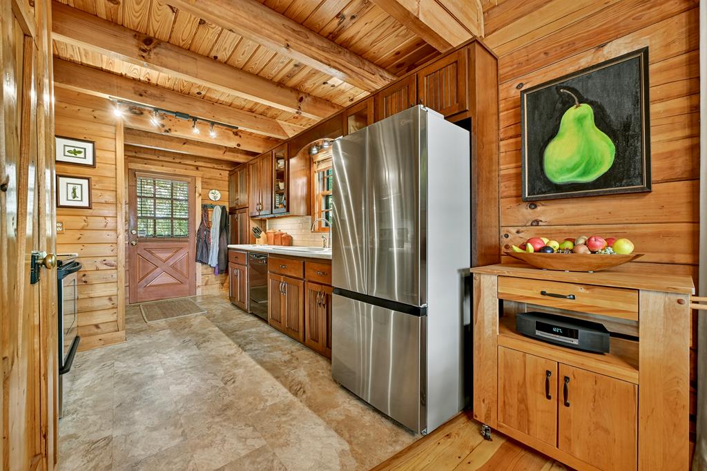 327 Kateri Ridge