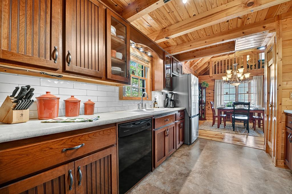 327 Kateri Ridge