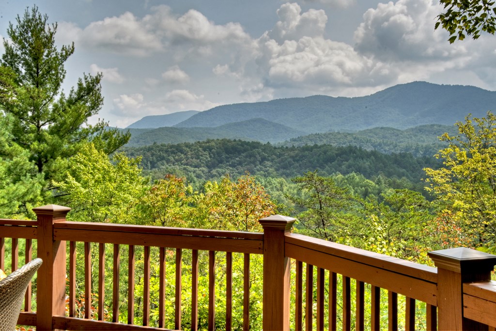 327 Kateri Ridge