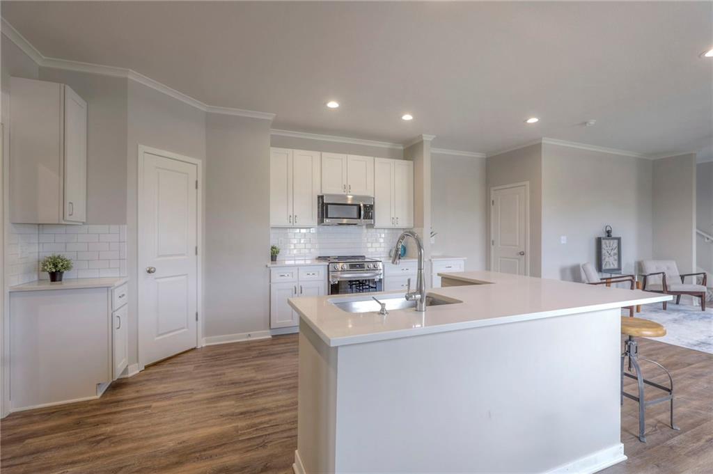 1095 N Findley Street