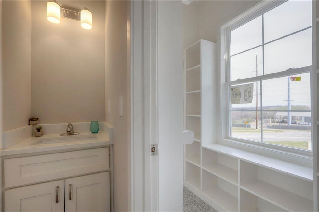 1095 N Findley Street