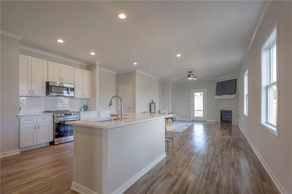 1095 N Findley Street