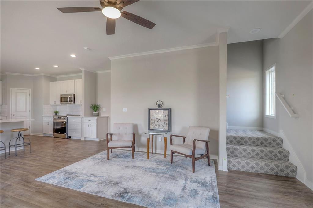 1095 N Findley Street