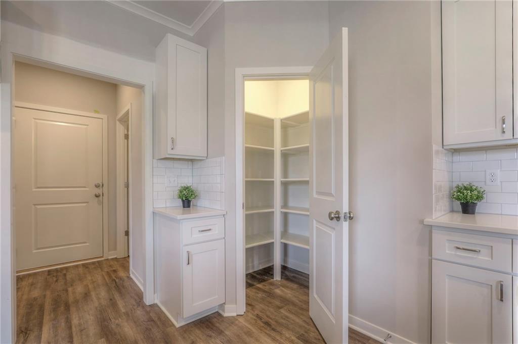 1095 N Findley Street