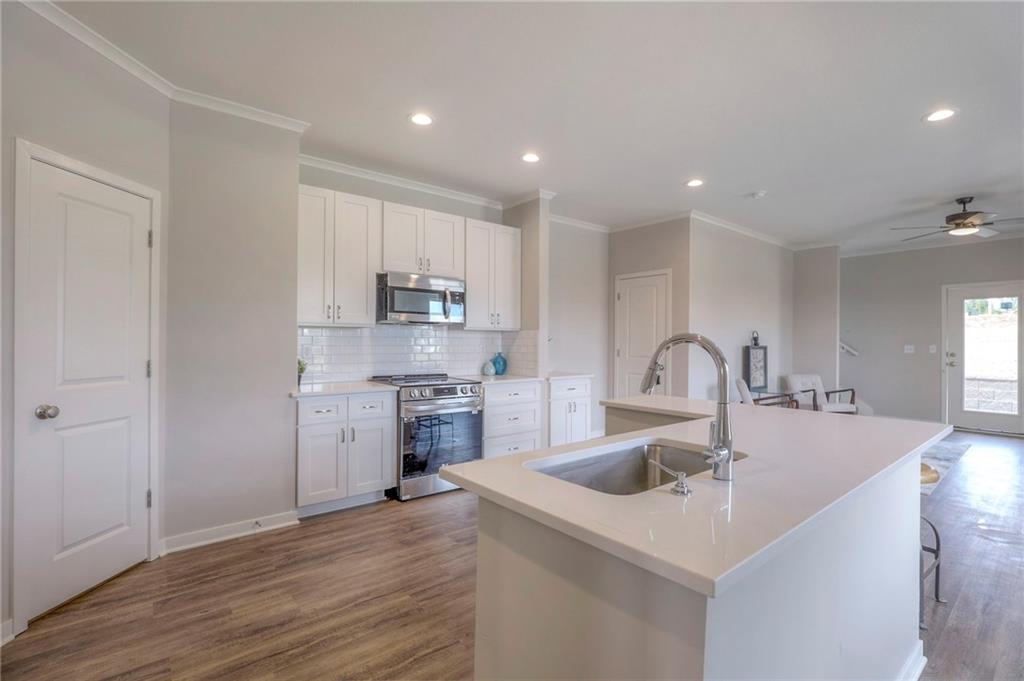 1095 N Findley Street