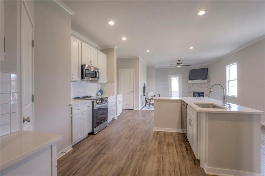 1095 N Findley Street