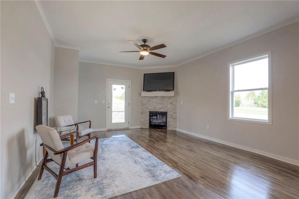 1095 N Findley Street