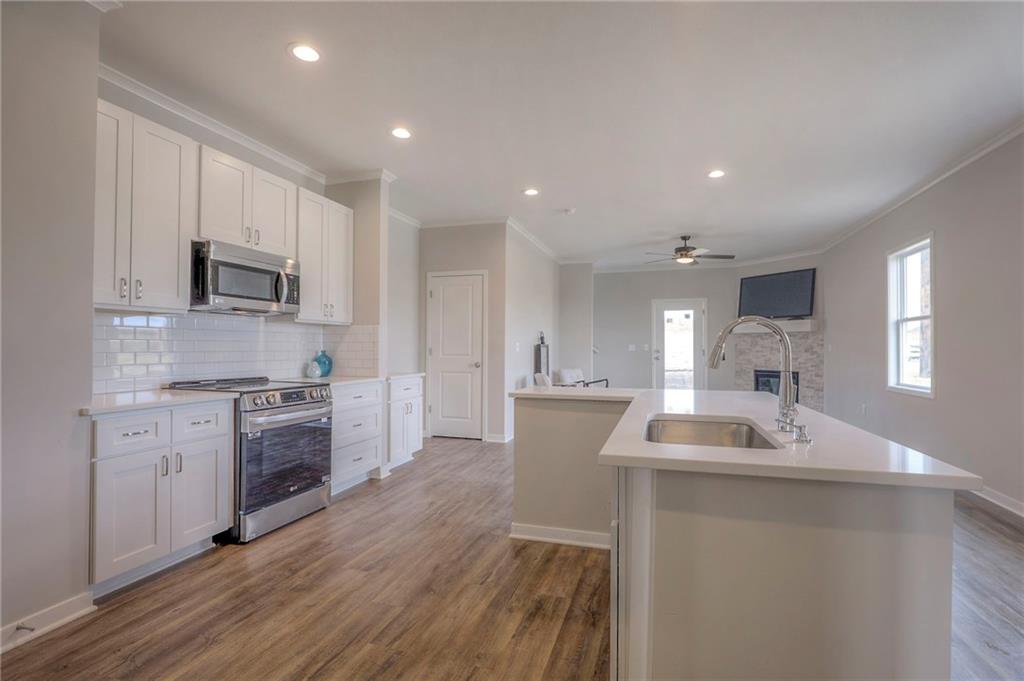 1095 N Findley Street