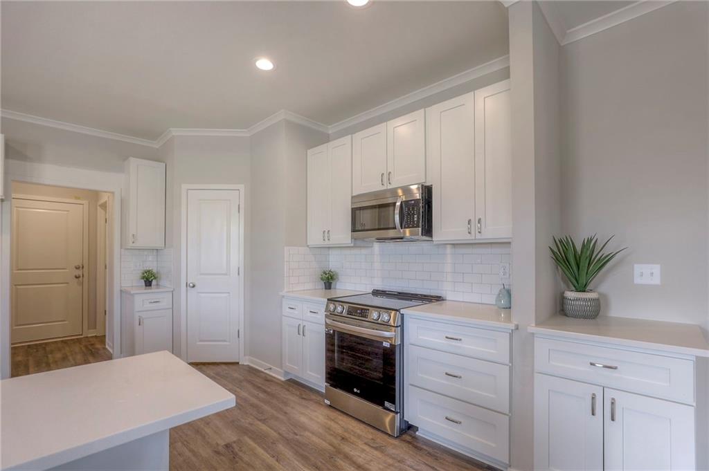 1095 N Findley Street