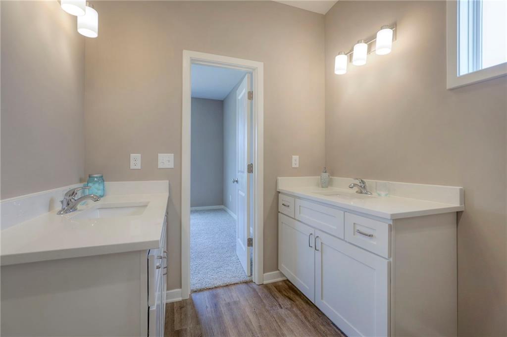 1095 N Findley Street