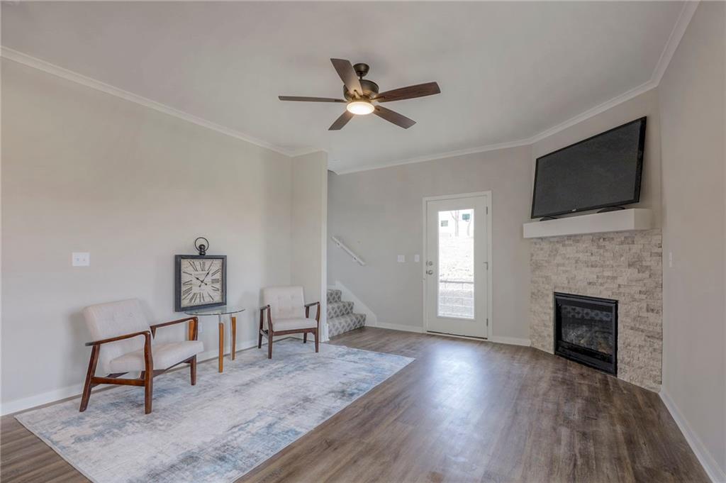 1095 N Findley Street