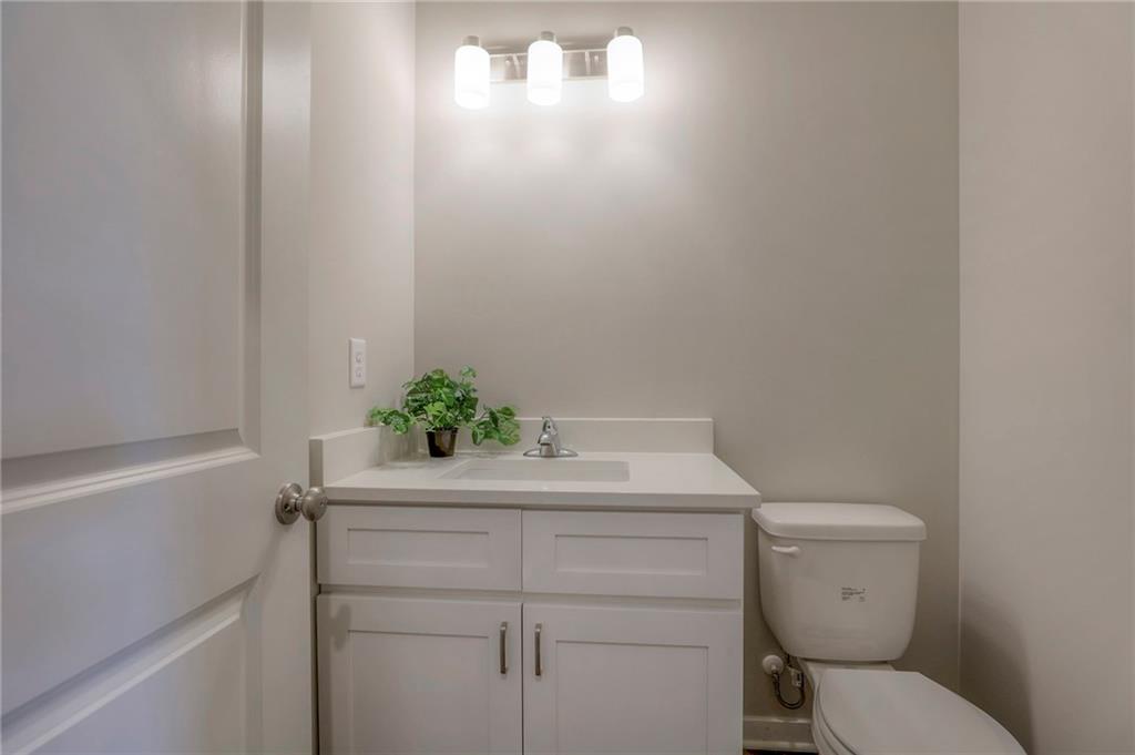 1095 N Findley Street