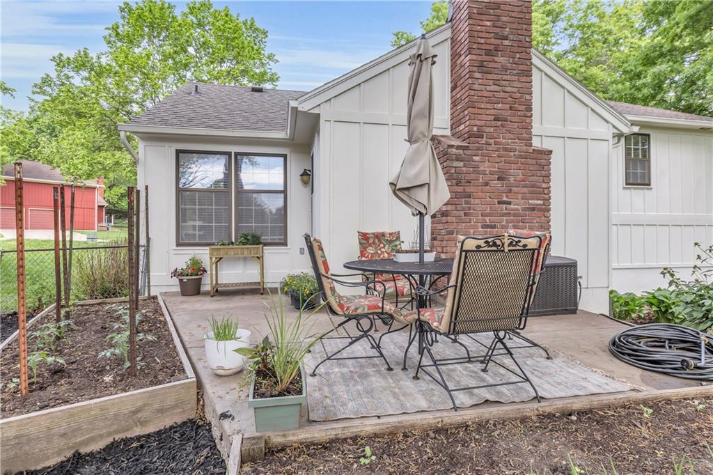 10001 Monrovia Street